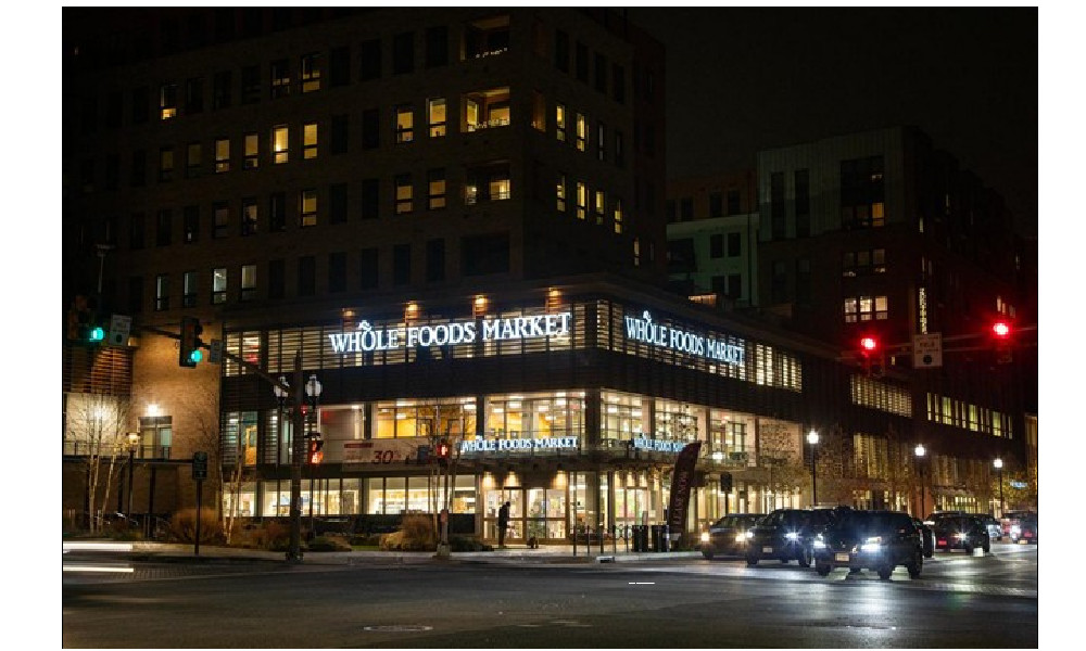 Night photo of Broad and Washington building