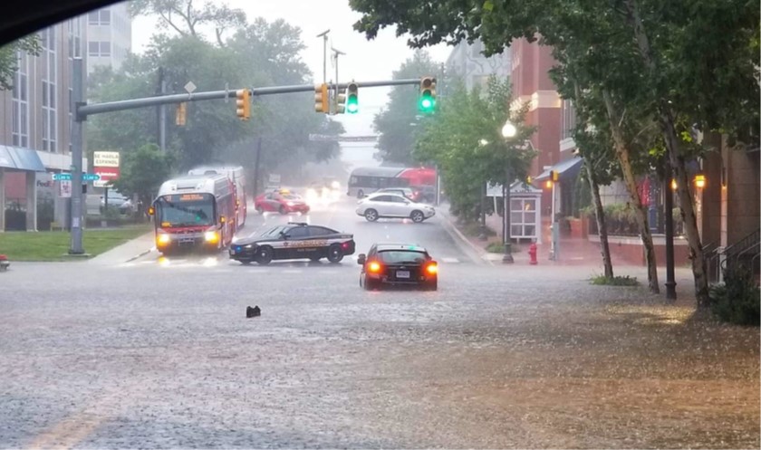 Flooding at the intersection of Broad and Lee St.